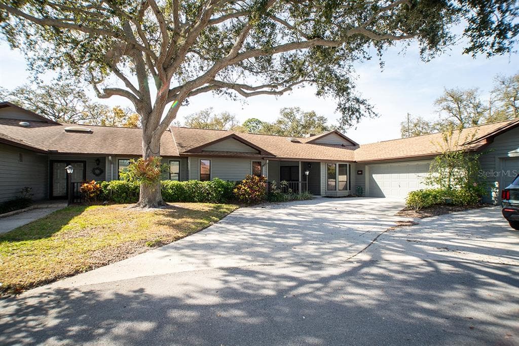 11711 RIDGEVIEW LANE, SEMINOLE, FL 33772