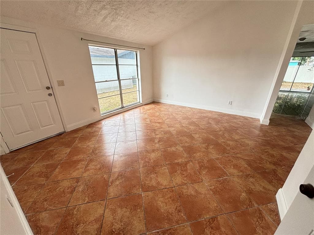 10101 SPRINGTREE COURT, TAMPA, FL 33615 photo 4