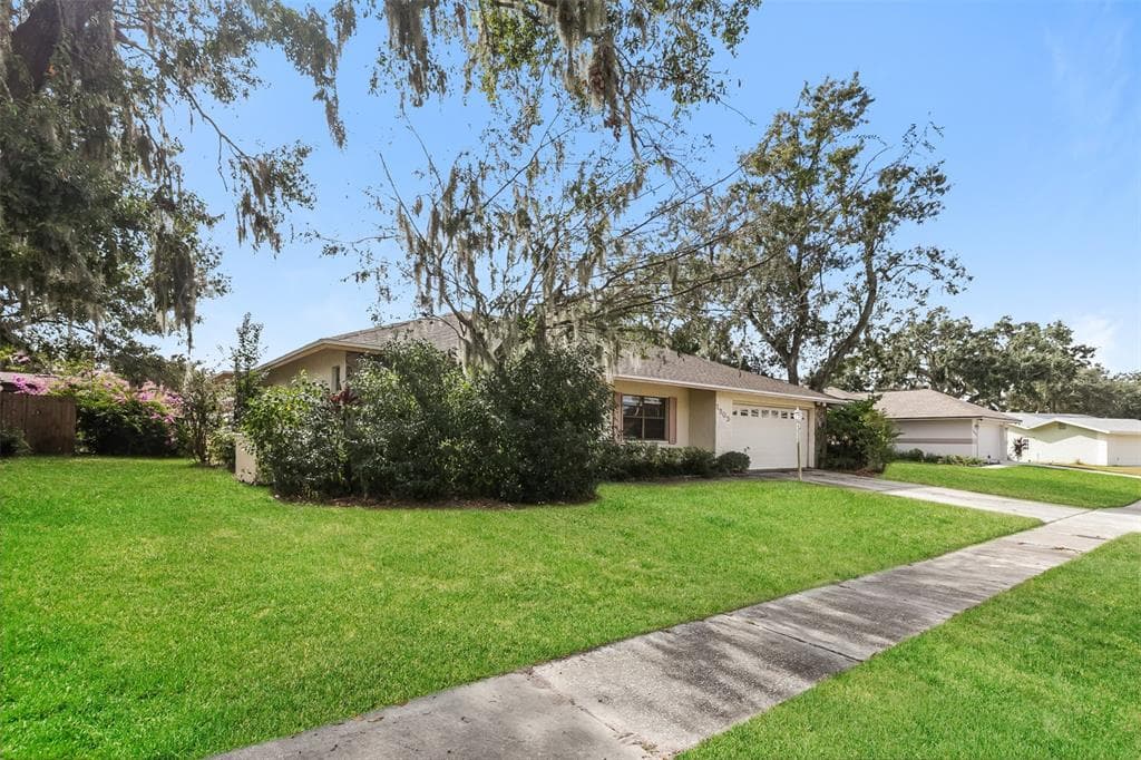 1303 SANDALWOOD DRIVE, PLANT CITY, FL 33563 photo 2