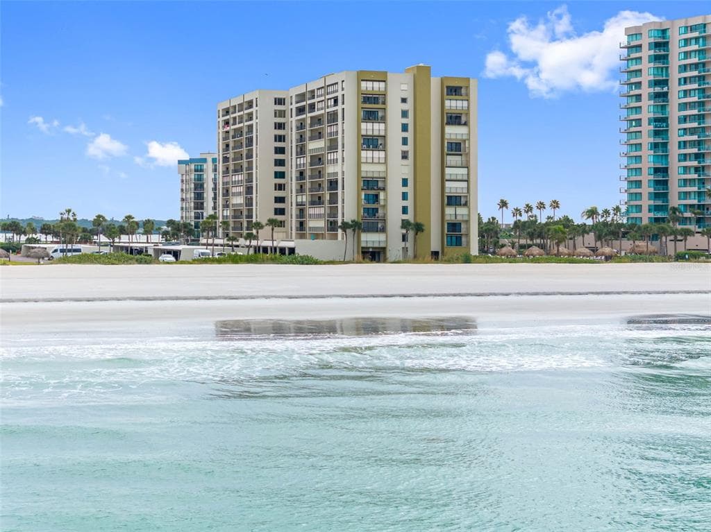 1480 GULF BOULEVARD Unit 204, CLEARWATER BEACH, FL 33767