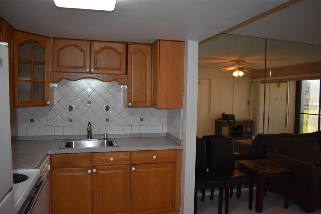 7701 STARKEY ROAD Unit 313, SEMINOLE, FL 33777 photo 4