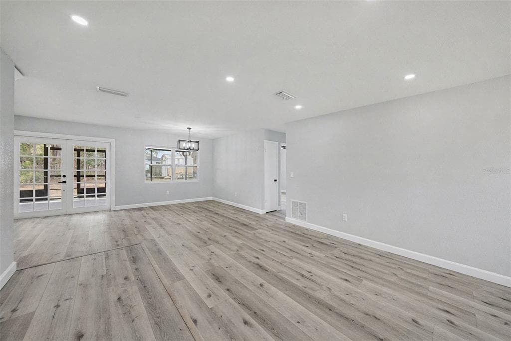 6802 CHIPPENDALE COURT, TAMPA, FL 33634 photo 3