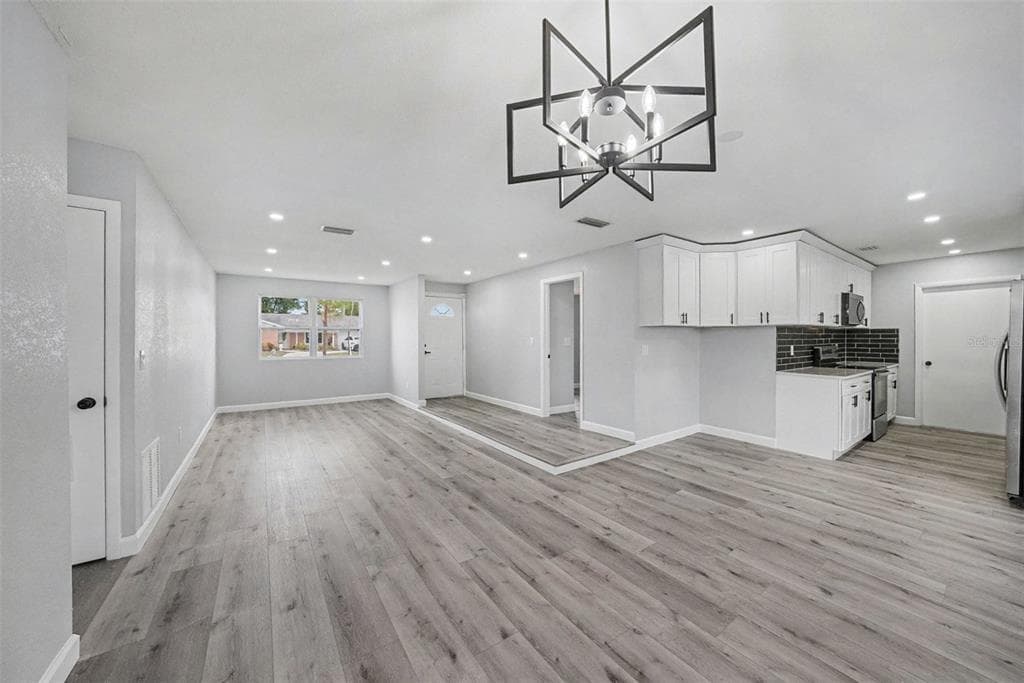 6802 CHIPPENDALE COURT, TAMPA, FL 33634 photo 5