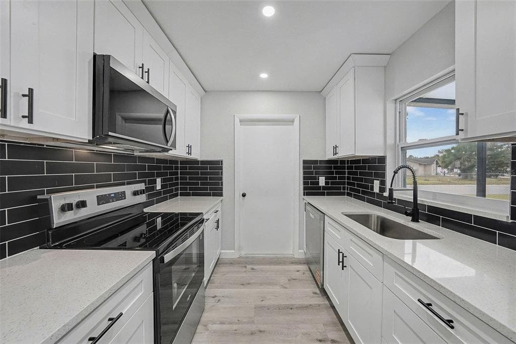 6802 CHIPPENDALE COURT, TAMPA, FL 33634 photo 4