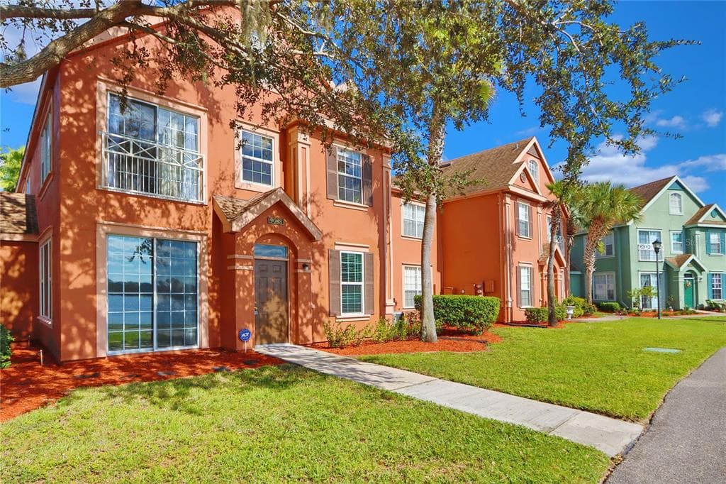 9088 LAKE CHASE ISLAND WAY Unit 9088, TAMPA, FL 33626