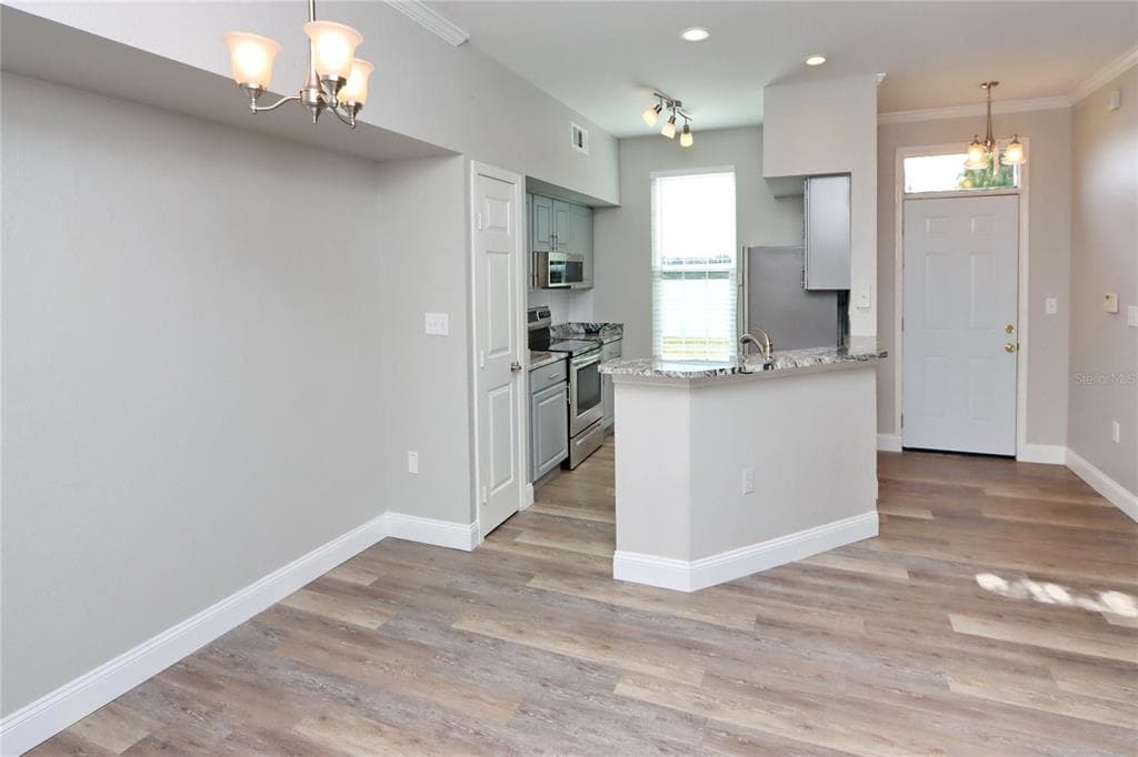 9088 LAKE CHASE ISLAND WAY Unit 9088, TAMPA, FL 33626 photo 5