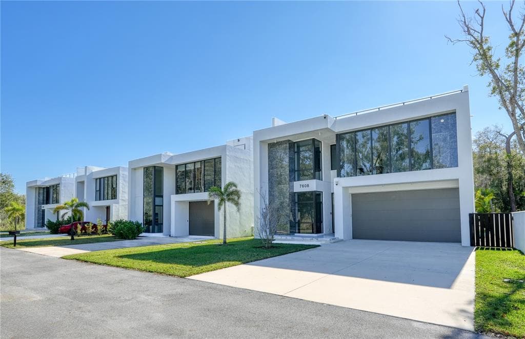 7608 ANTILLA STREET, TAMPA, FL 33625 photo 2