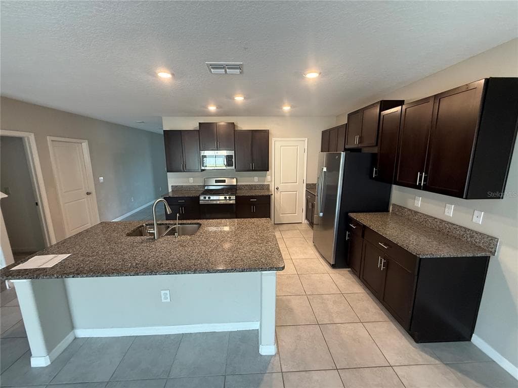 9423 CHANNING HILL DRIVE, SUN CITY CENTER, FL 33573 photo 4