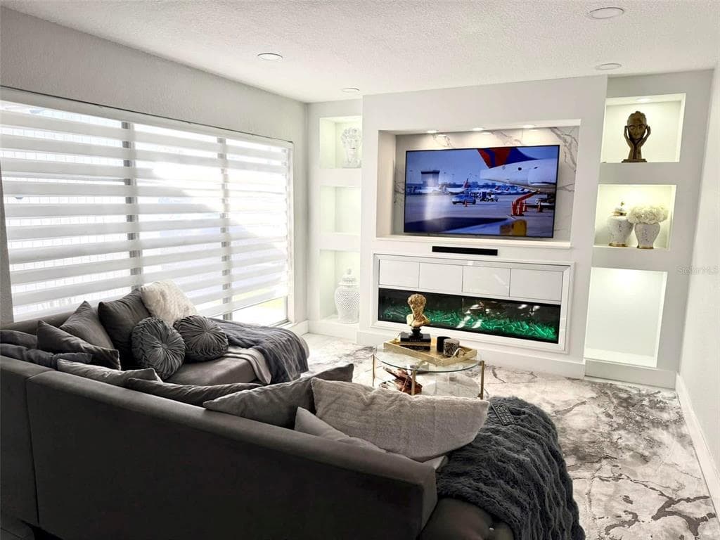 8503 WOODBRIDGE BOULEVARD, TAMPA, FL 33615 photo 3