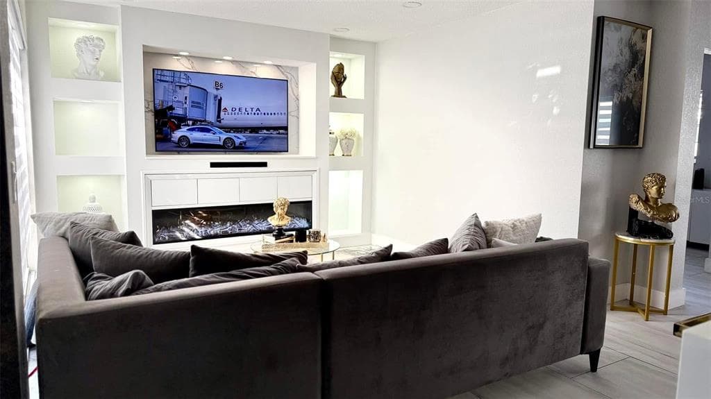 8503 WOODBRIDGE BOULEVARD, TAMPA, FL 33615 photo 4