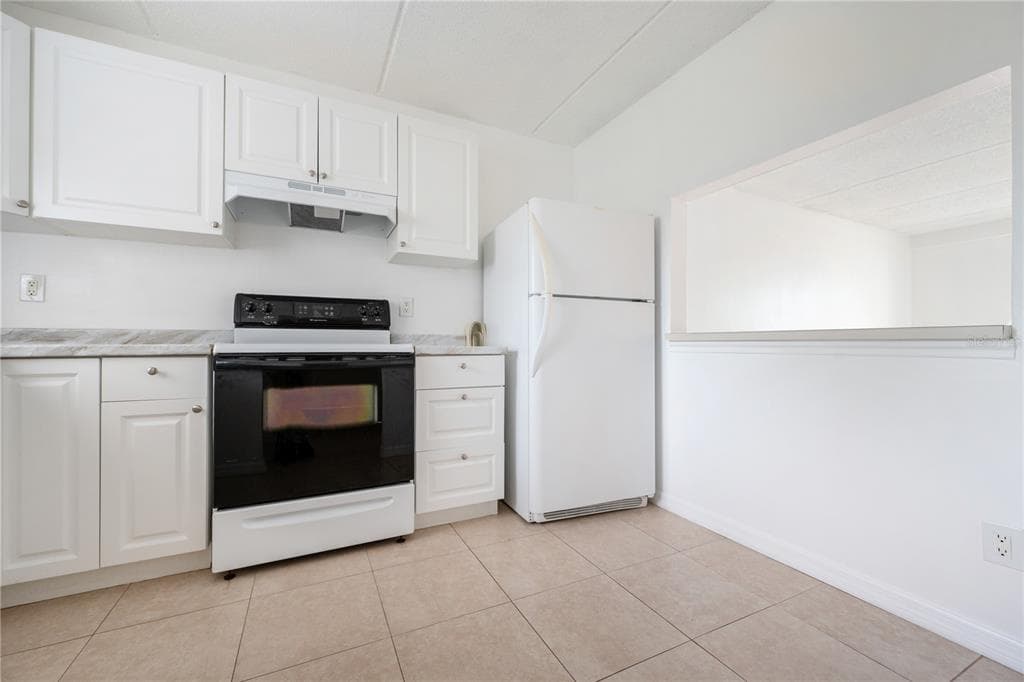 2860 SOMERSET PARK DRIVE Unit 103, TAMPA, FL 33613 photo 2