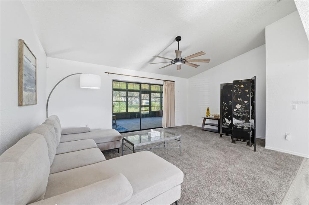 7822 HOLIDAY Drive, SPRING HILL, FL 34606 photo 5