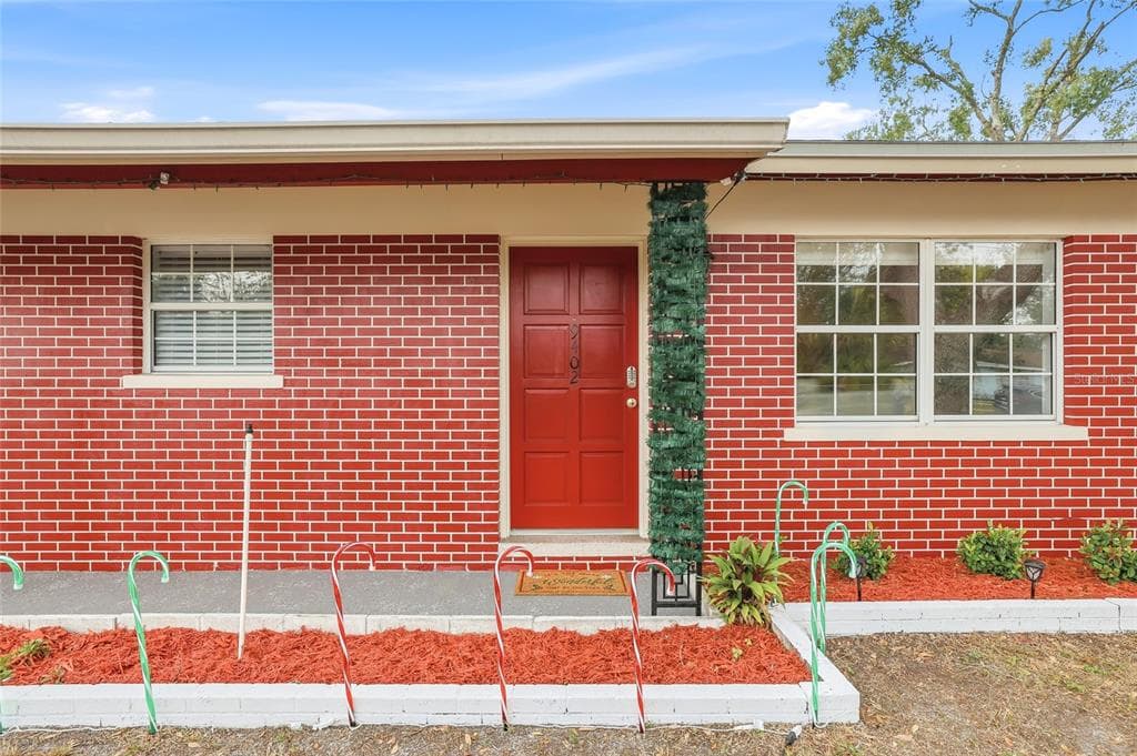 9402 NEWPORT AVENUE, TAMPA, FL 33612 photo 3
