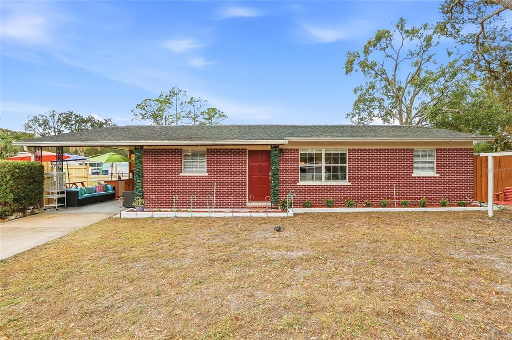 9402 NEWPORT AVENUE, TAMPA, FL 33612