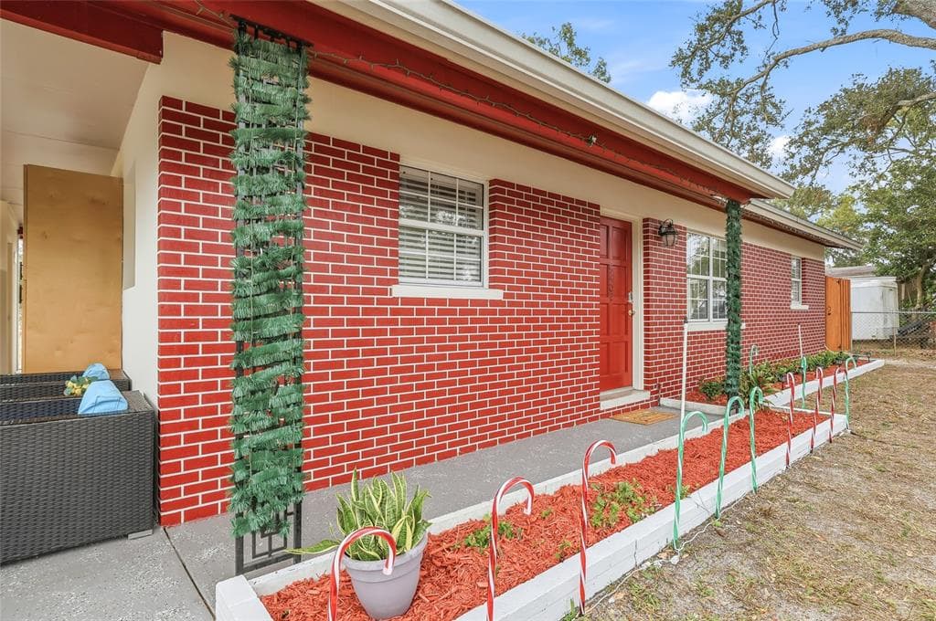 9402 NEWPORT AVENUE, TAMPA, FL 33612 photo 5