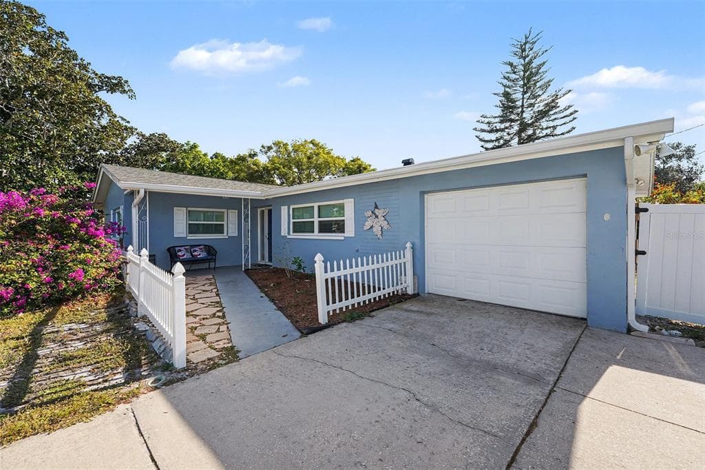 2111 TIMBER Lane, CLEARWATER, FL 33763 photo 2