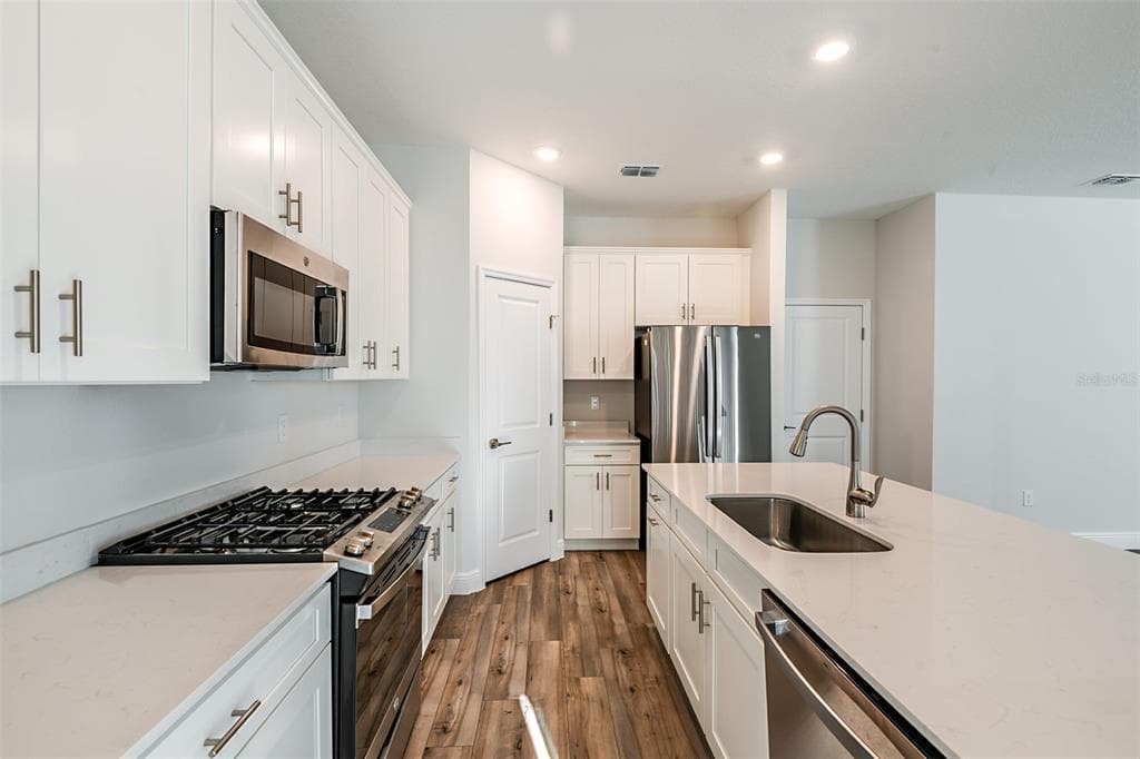 9841 SURREY ROSE DRIVE, SAN ANTONIO, FL, 33576 photo 4