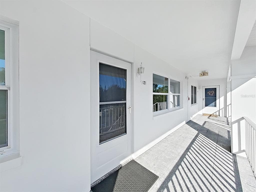 121 BRANDY WINE DRIVE Unit 121, LARGO, FL 33771 photo 2