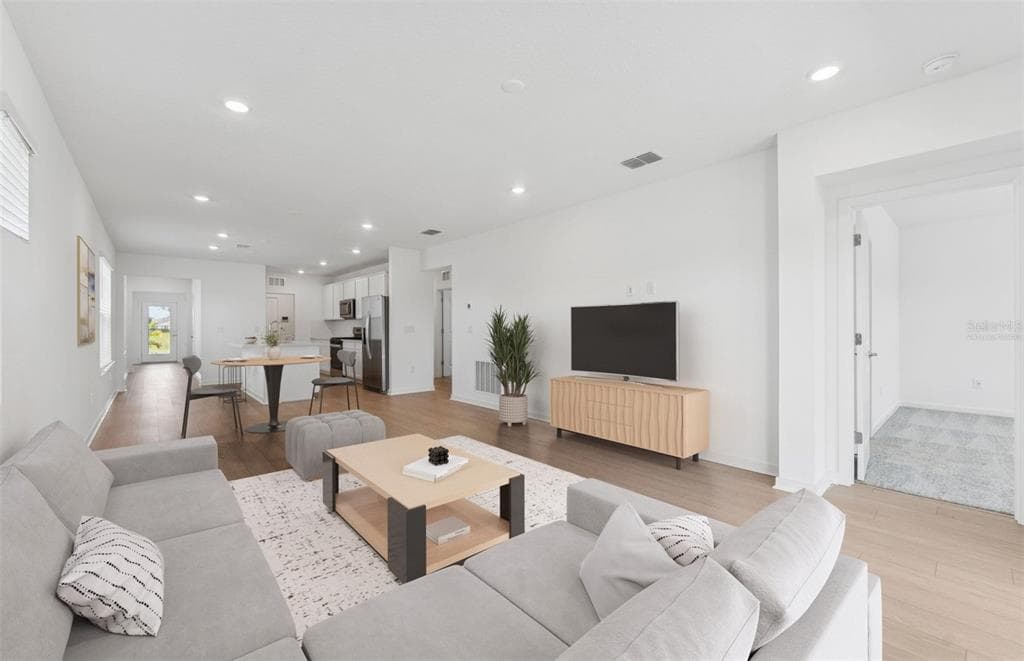 1079 KISTNA Drive, ZEPHYRHILLS, FL 33540 photo 2