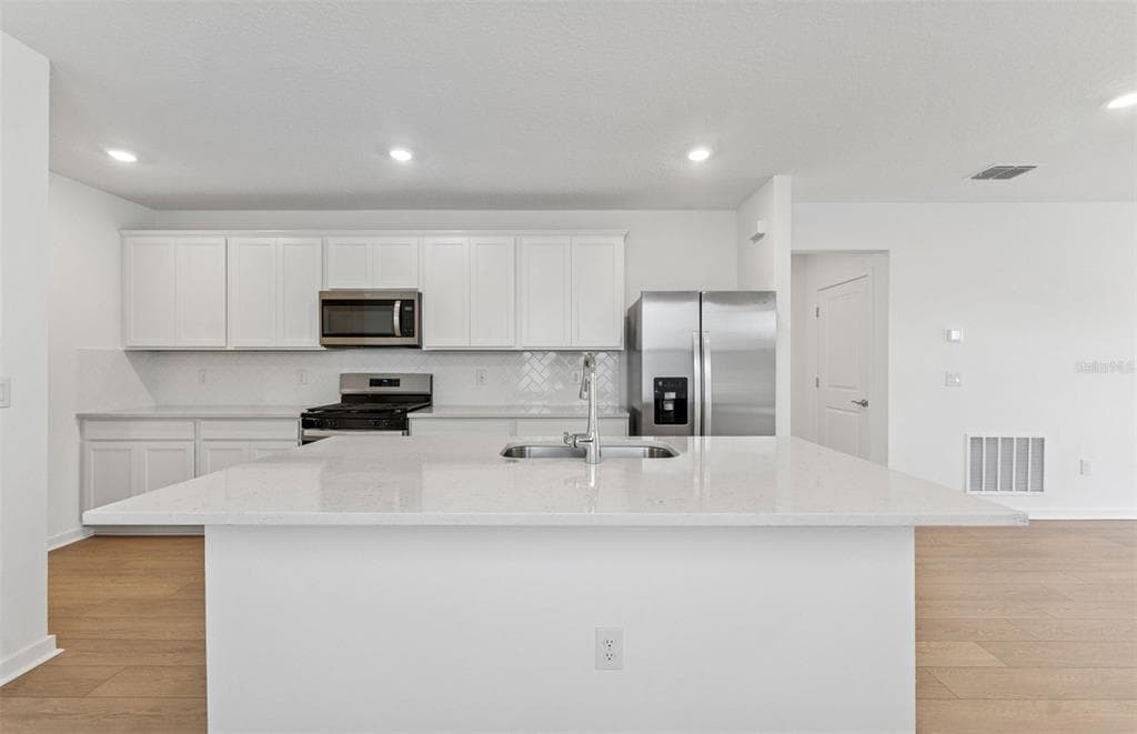 1079 KISTNA Drive, ZEPHYRHILLS, FL 33540 photo 3