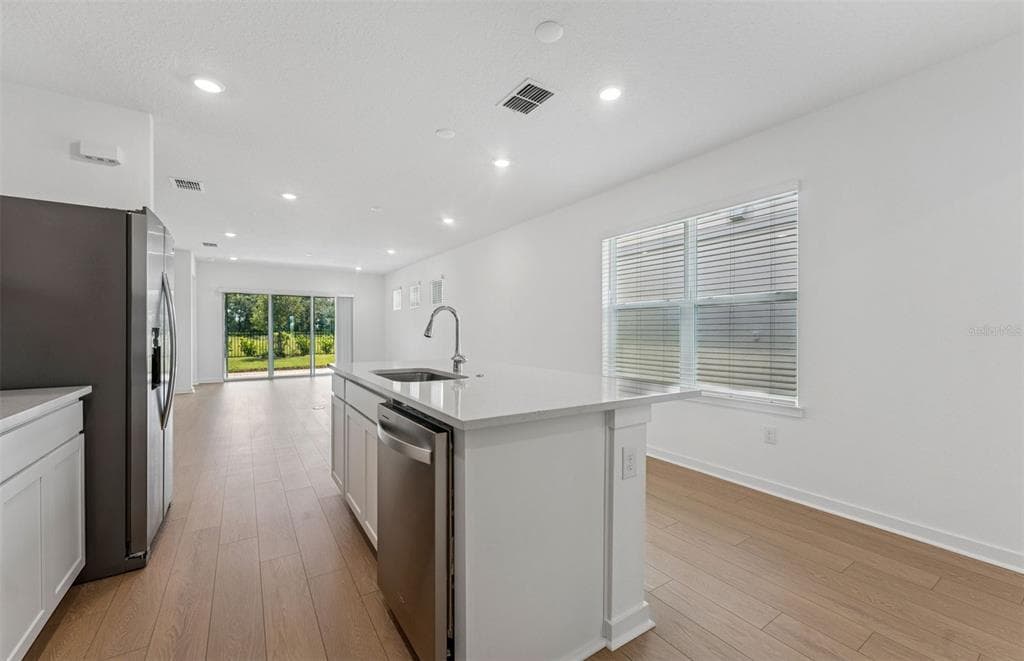 1079 KISTNA Drive, ZEPHYRHILLS, FL 33540 photo 5