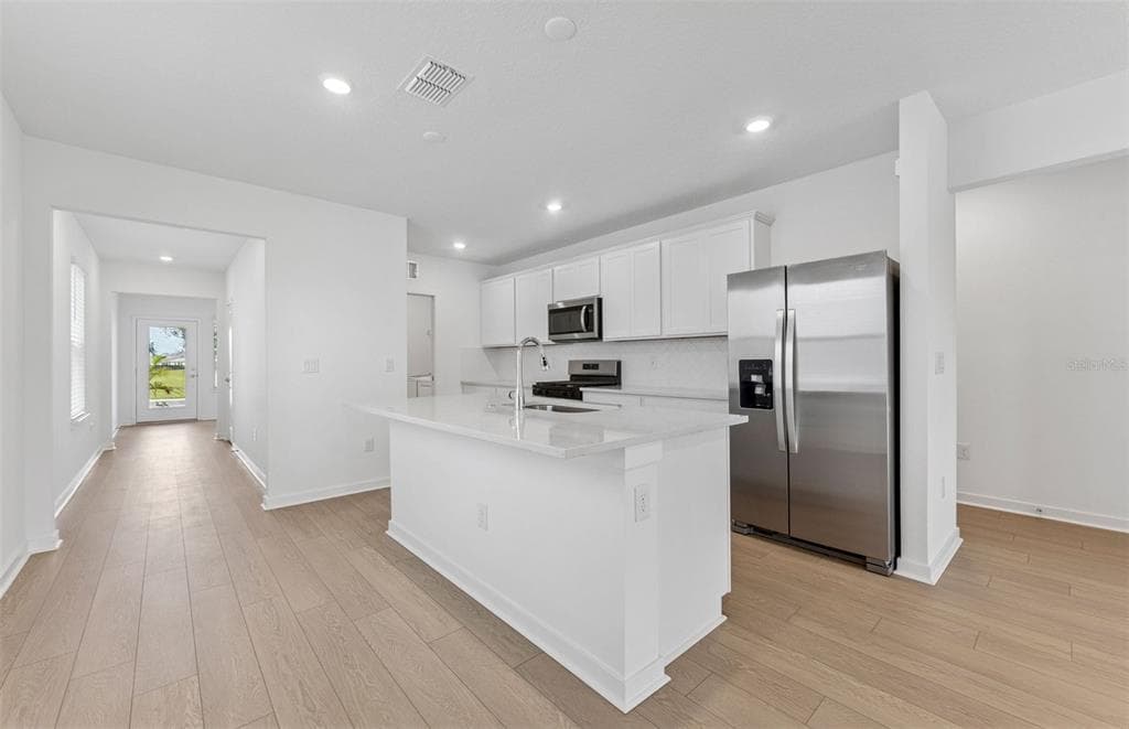 1079 KISTNA Drive, ZEPHYRHILLS, FL 33540 photo 4