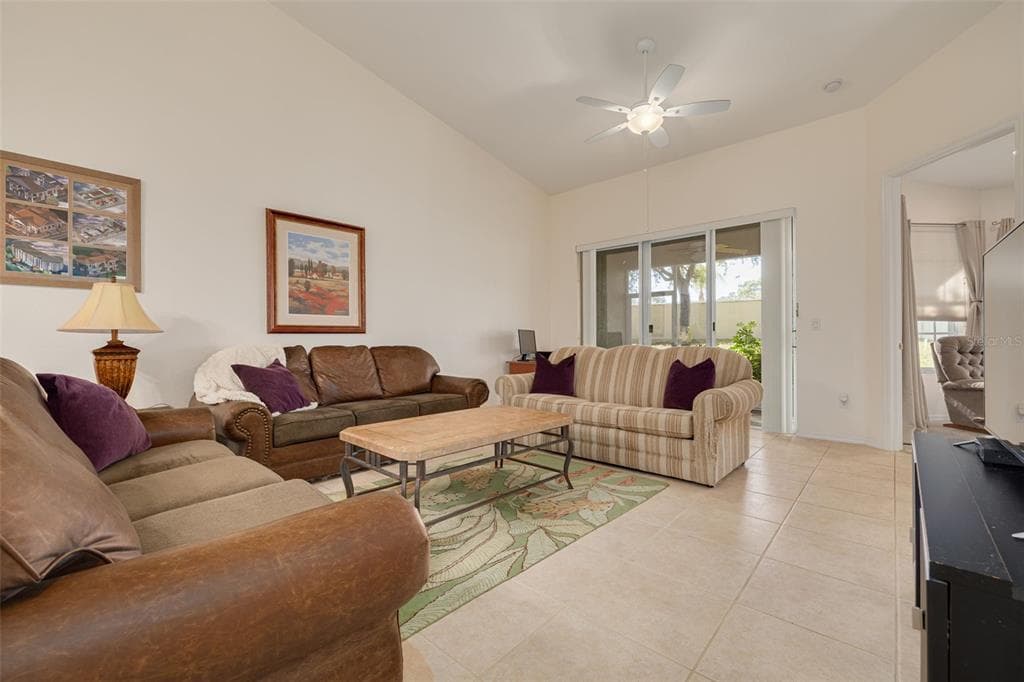 656 SPRING LAKE CIRCLE, TARPON SPRINGS, FL 34688 photo 4