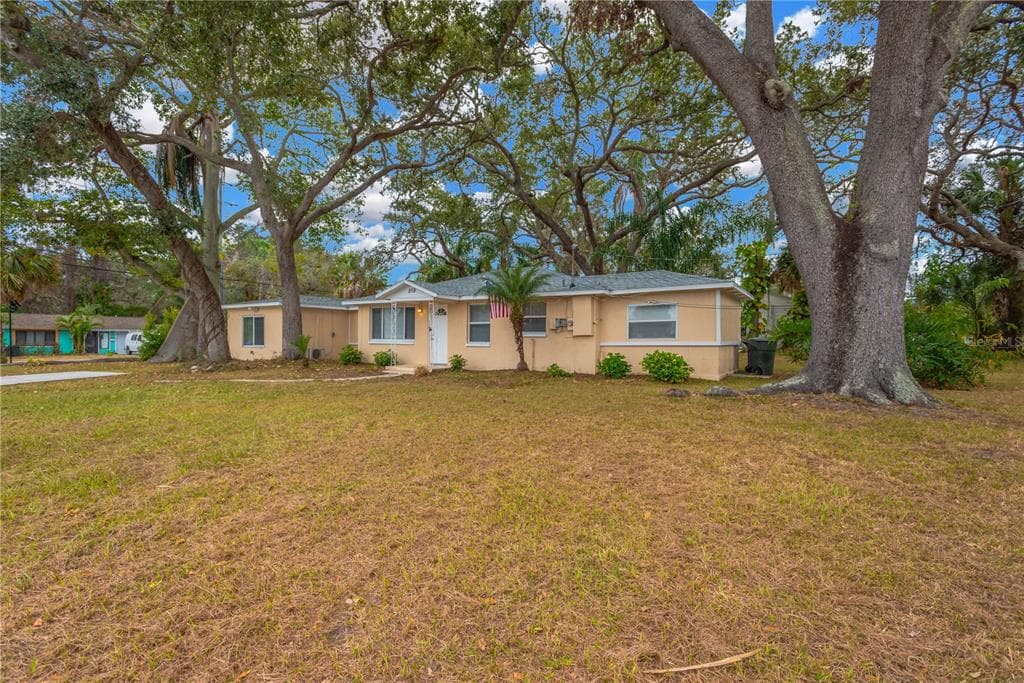 559 NORFOLK Street, DUNEDIN, FL 34698 photo 2