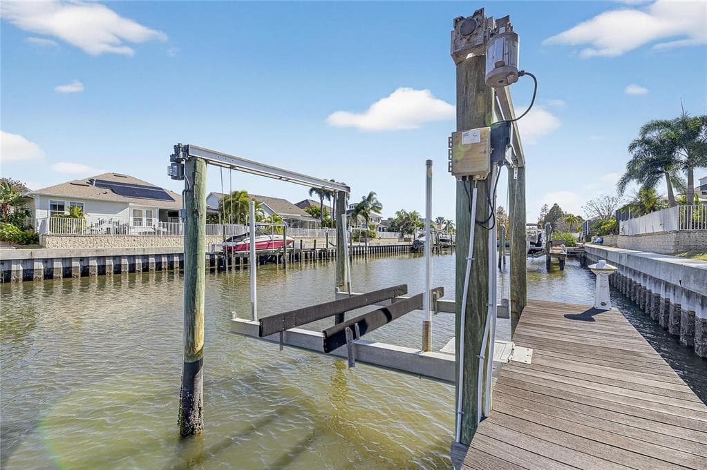 415 ISLEBAY Drive, APOLLO BEACH, FL 33572 photo 2