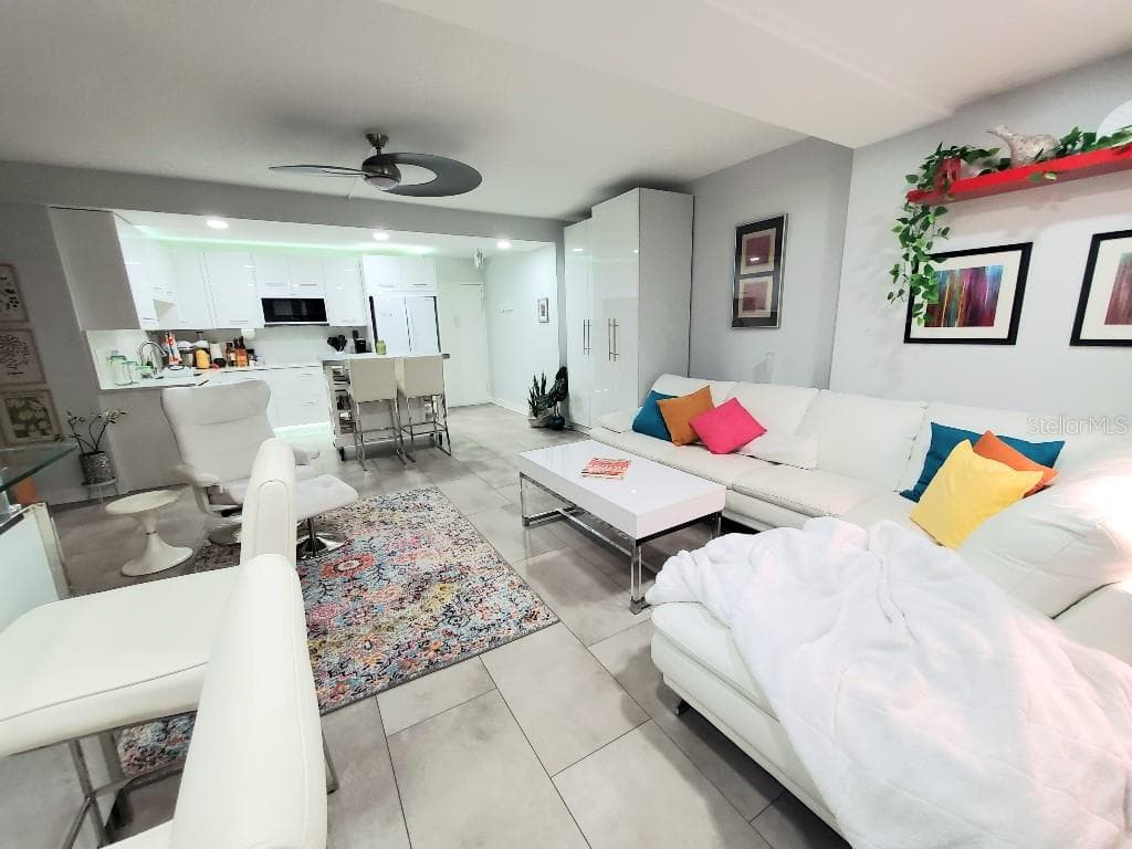 31 ISLAND WAY Unit 303, CLEARWATER BEACH, FL 33767 photo 2