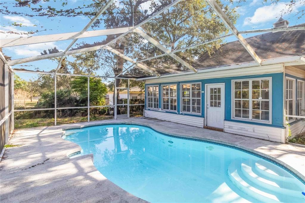 4126 TEMPLE HEIGHTS ROAD, TAMPA, FL 33617 photo 2