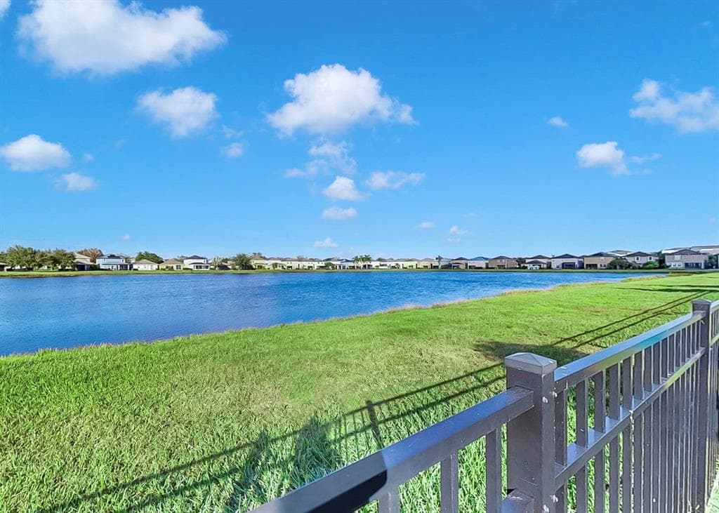 10136 NEWMINSTER Loop, RUSKIN, FL 33573 photo 3