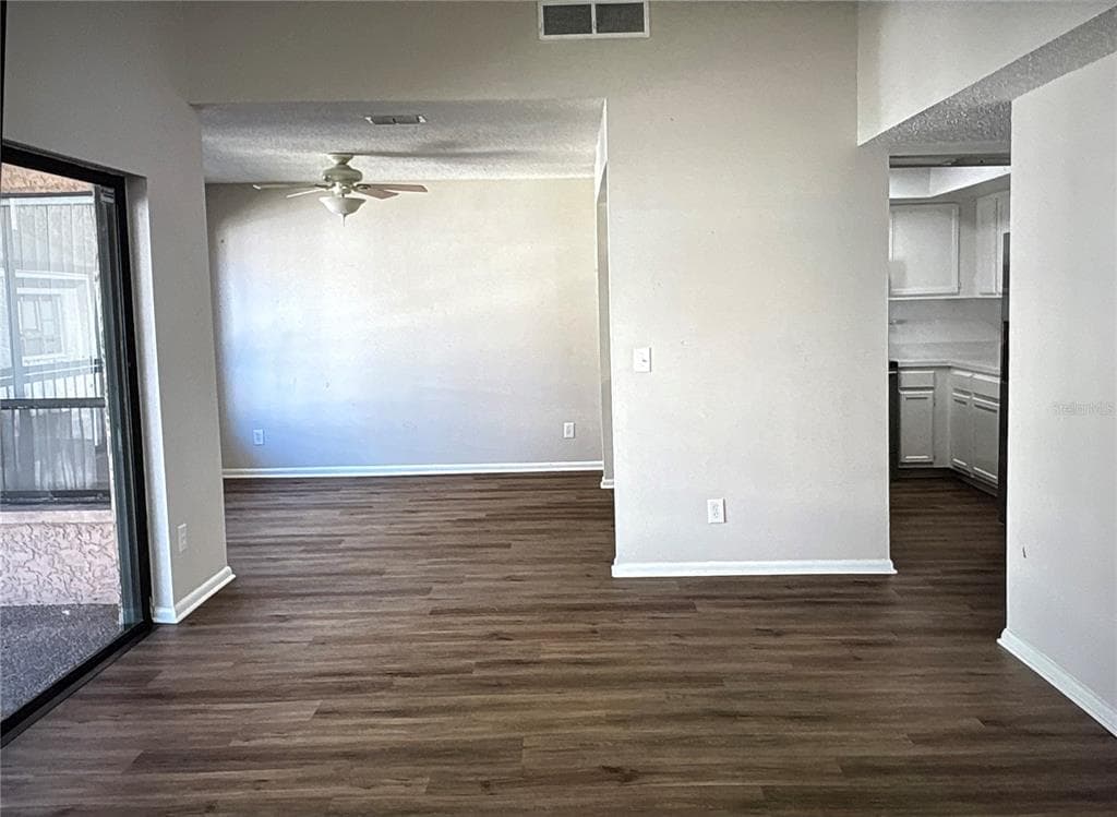 4755 PURITAN CIRCLE Unit 521, TAMPA, FL 33617 photo 4