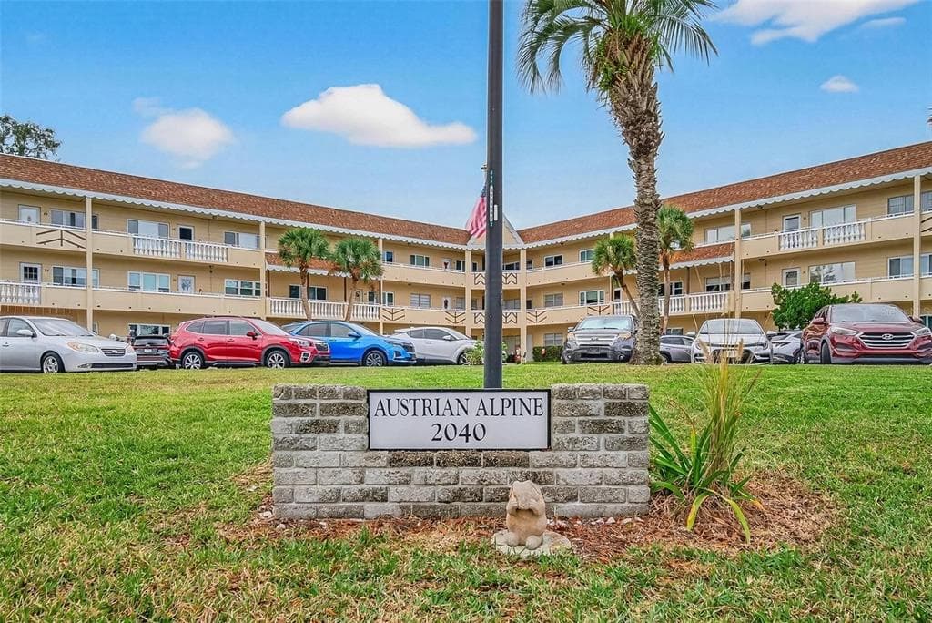 2040 WORLD PARKWAY BOULEVARD Unit 34, CLEARWATER, FL 33763