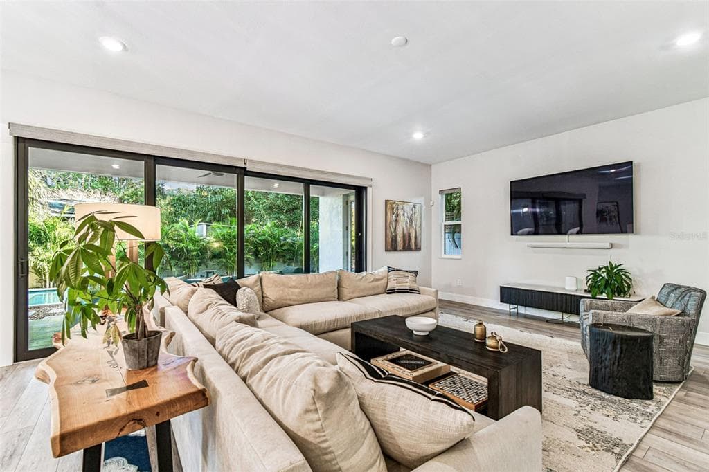 3704 LYNWOOD, TAMPA, FL 33611 photo 3