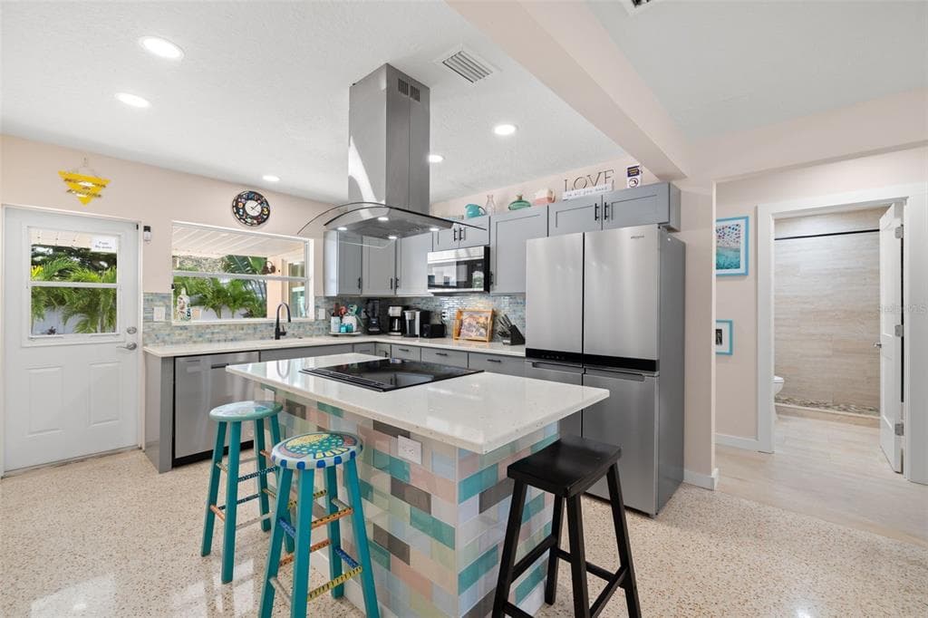 1211 BAY PINE Boulevard, INDIAN ROCKS BEACH, FL 33785 photo 4