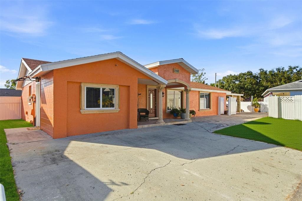 7102 HARBORHILLS COURT, TAMPA, FL 33615 photo 2