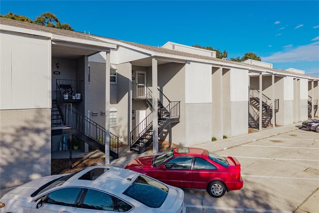 4507 OAK DRIVE Unit P72, TAMPA, FL 33611 photo 3