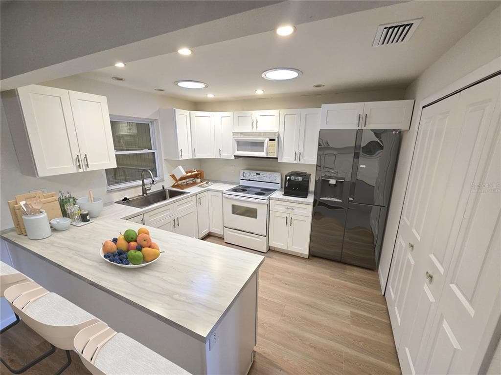 9994 83RD Street, SEMINOLE, FL 33777 photo 3