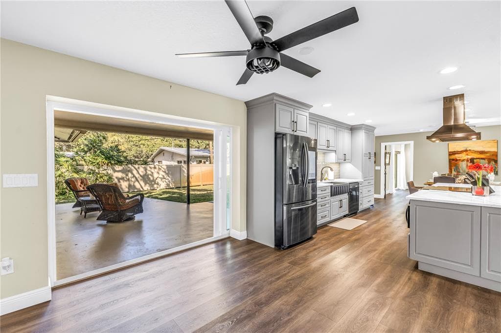 8261 28TH AVENUE, Street PETERSBURG, FL 33710 photo 4