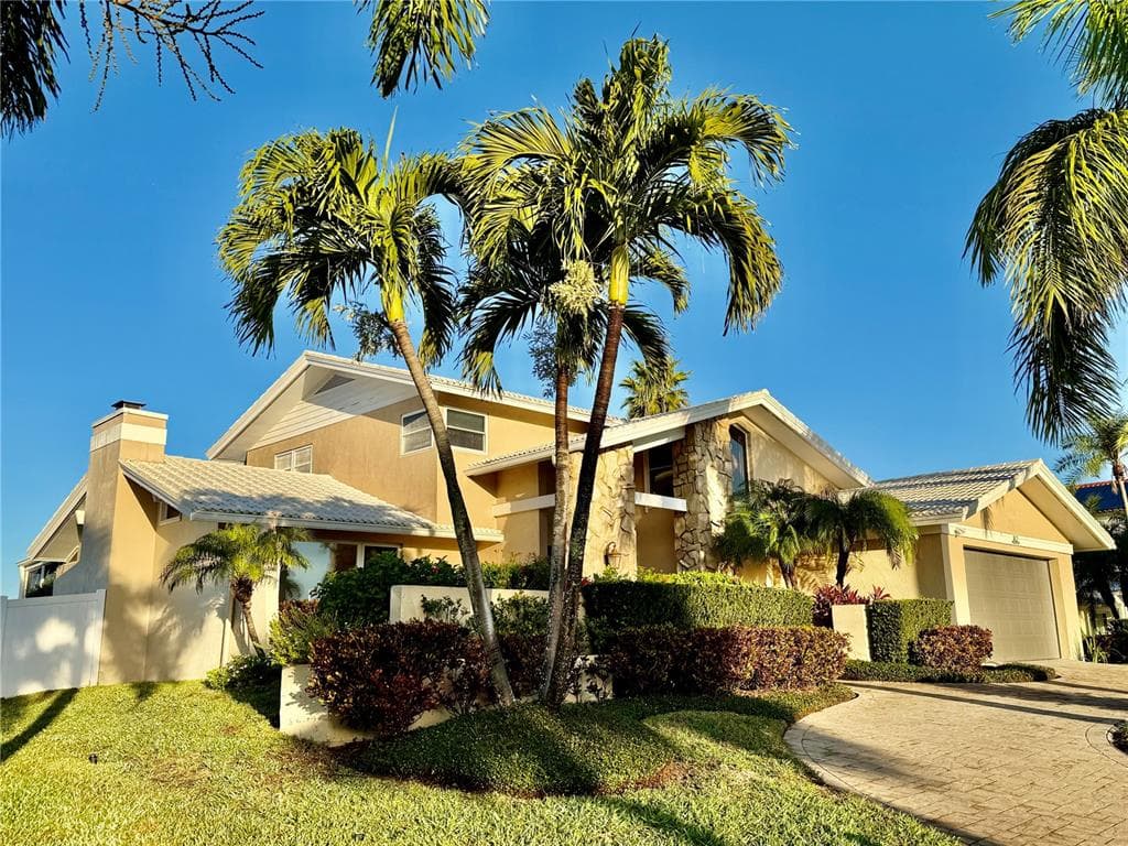 812 ISLAND Way, CLEARWATER BEACH, FL 33767 photo 2