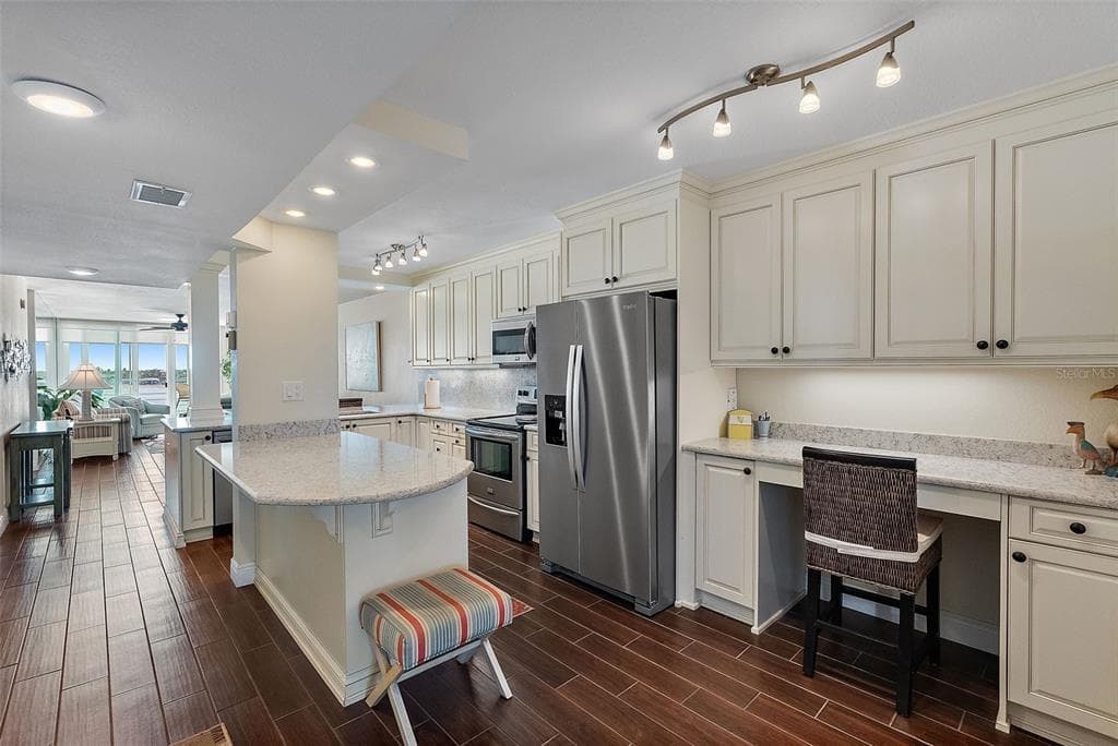 6001 BAHIA DEL MAR CIRCLE Unit 429, Street PETERSBURG, FL 33715 photo 4