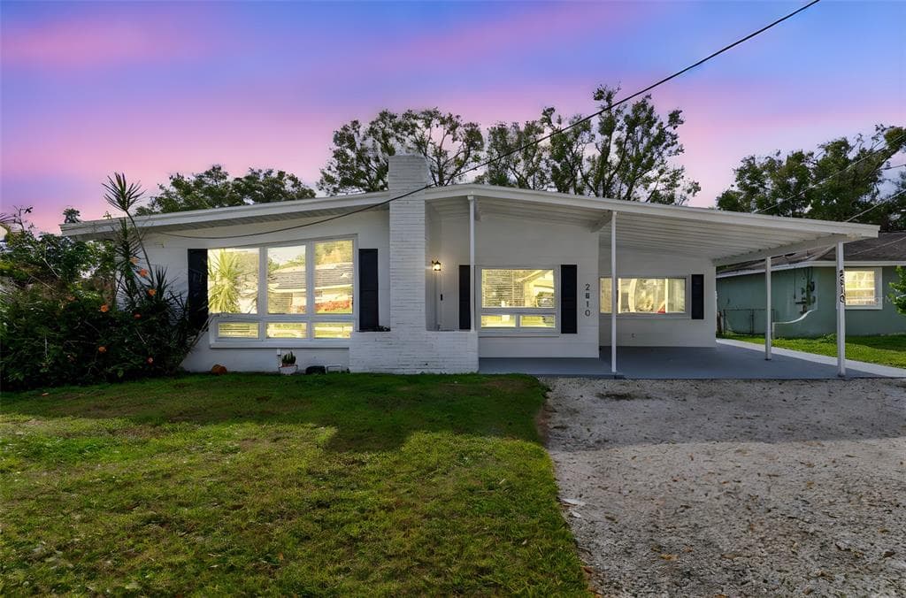 2810 SILVER LAKE AVENUE, TAMPA, FL 33614