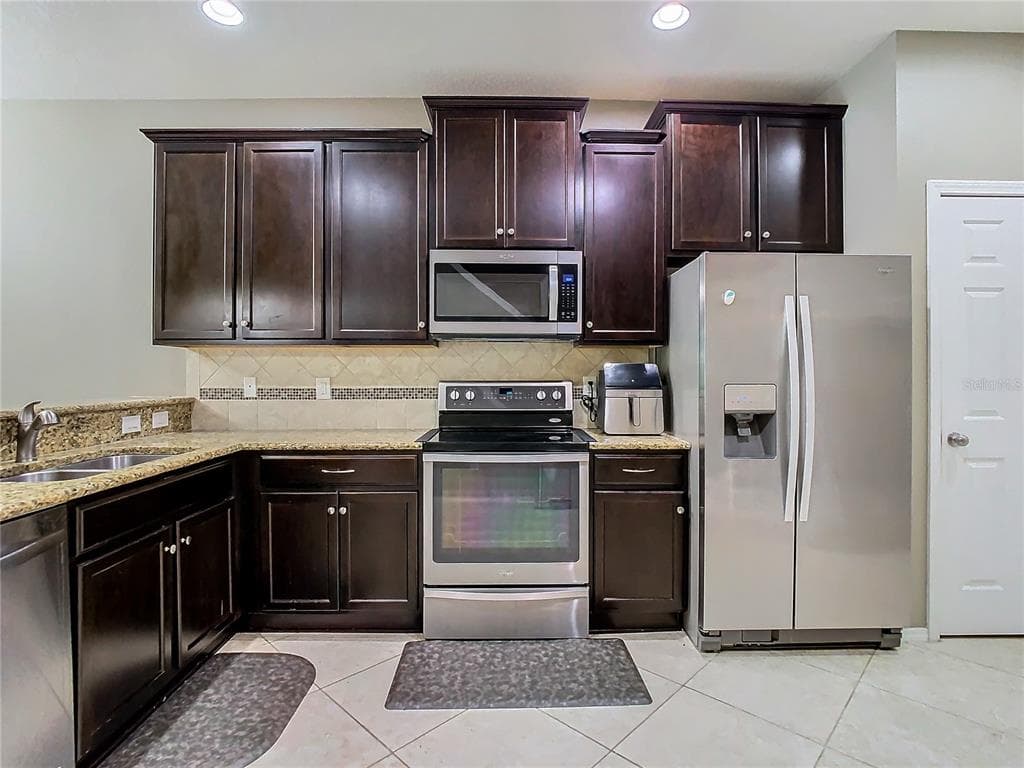 4907 WHITE SANDERLING Court, TAMPA, FL 33619 photo 4