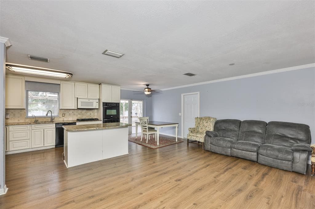 3806 PINEDALE Street, BRANDON, FL 33511 photo 3