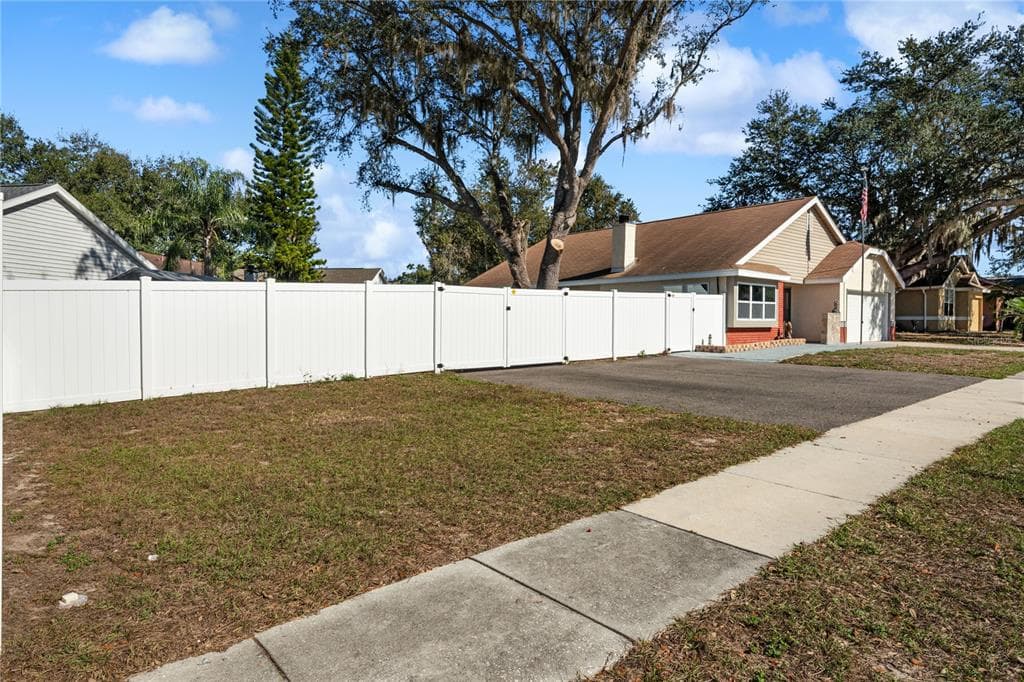 11304 MAYBROOK AVENUE, RIVERVIEW, FL 33569 photo 3