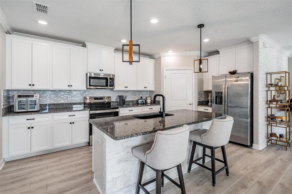 10444 WELDON CORK WAY, SAN ANTONIO, FL 33576 photo 2