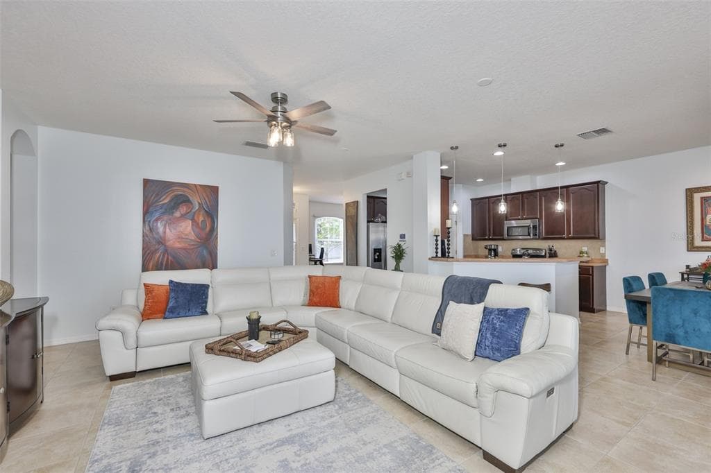 823 SEMINOLE SKY Drive, RUSKIN, FL 33570 photo 2