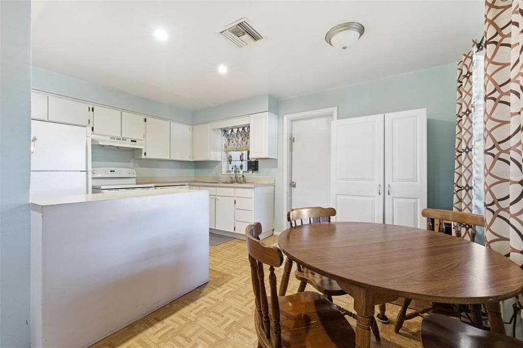 1389 MILTON STREET, CLEARWATER, FL 33756 photo 3