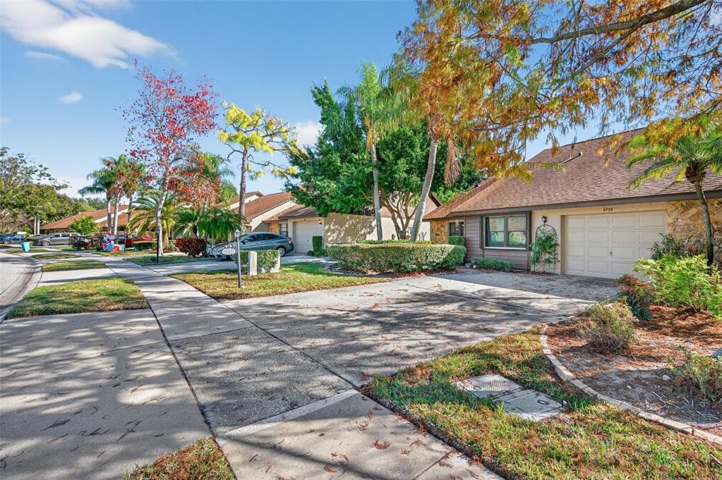 9750 LAKE SEMINOLE DRIVE, LARGO, FL 33773 photo 4